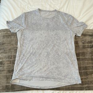 Lululemon Men’s Running Shirt - Size L